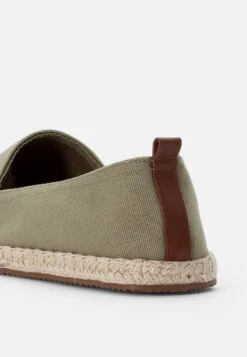 Pier One Rena Espadrille Unisex - Alpargatas - Olive -StepStyle 8b1ef3dce9d344a08d816af96a53324d
